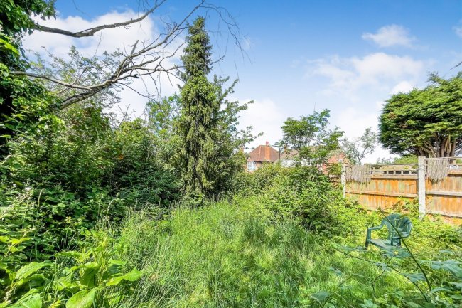 30 Beacontree Avenue, Walthamstow, London E17 4BT 1