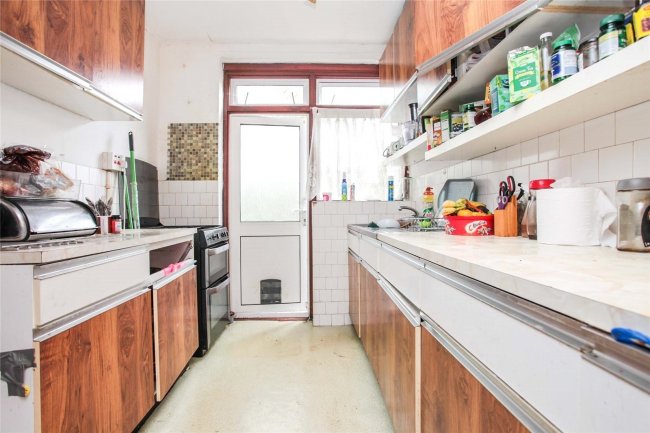 30 Beacontree Avenue, Walthamstow, London E17 4BT 1