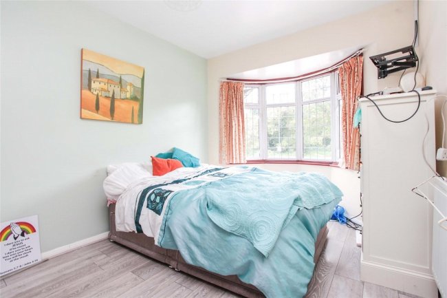 30 Beacontree Avenue, Walthamstow, London E17 4BT 1