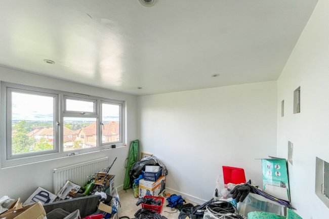 30 Beacontree Avenue, Walthamstow, London E17 4BT 1