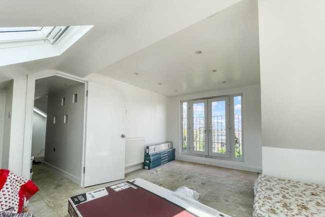 30 Beacontree Avenue, Walthamstow, London E17 4BT 1