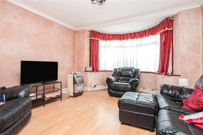 30 Beacontree Avenue, Walthamstow, London E17 4BT 1