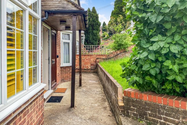 113b Whitelands Road, High Wycombe, Buckinghamshire HP12 3EN 5