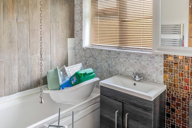 113b Whitelands Road, High Wycombe, Buckinghamshire HP12 3EN 5