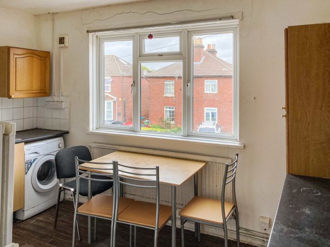 52 - 54 Waterloo Road, Southampton, Hampshire SO15 3BE
 7