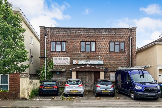 52 - 54 Waterloo Road, Southampton, Hampshire SO15 3BE
 7