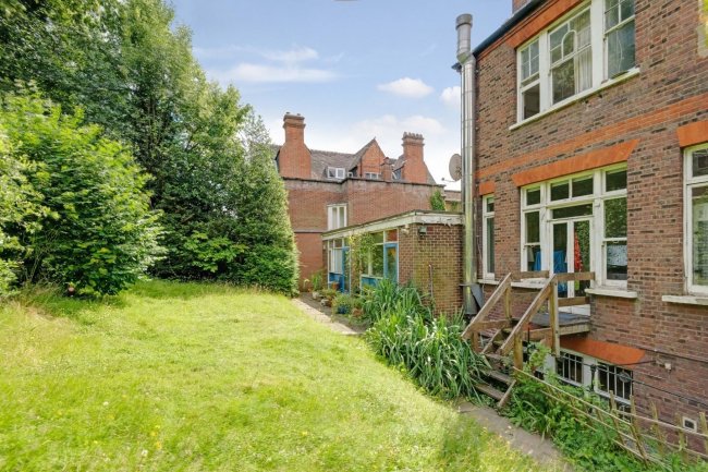 26 Netherhall Gardens, Hampstead, London NW3 5TL 9