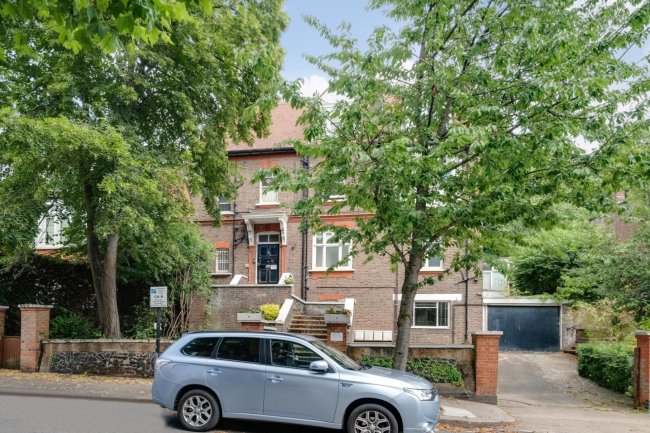 26 Netherhall Gardens, Hampstead, London NW3 5TL 9