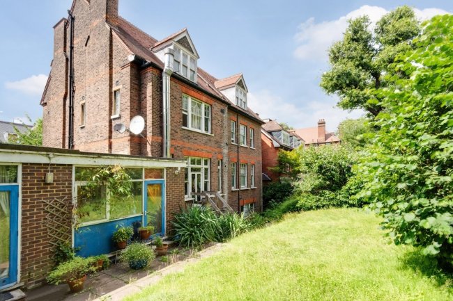 26 Netherhall Gardens, Hampstead, London NW3 5TL 9