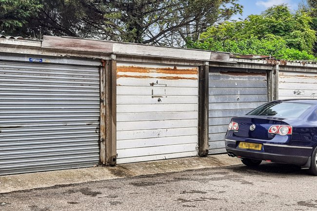 Garage, 4 Wick Parade, Littlehampton, West Sussex BN17 7JQ 5