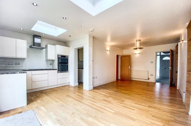 122 Cotterill Road, Surbiton, Surrey KT6 7UL
 1