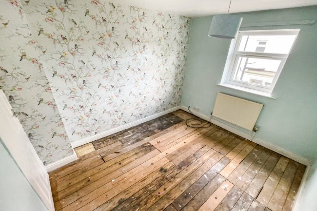 25 Highfield Avenue, Grimsby, North East Lincolnshire, DN32 0JG
 7