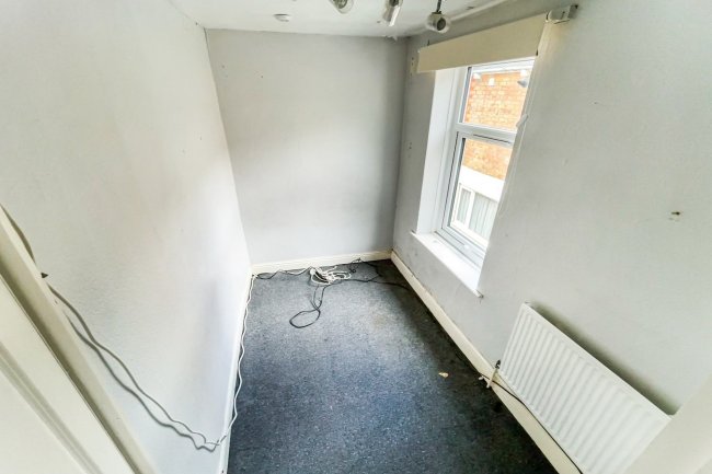 25 Highfield Avenue, Grimsby, North East Lincolnshire, DN32 0JG
 7