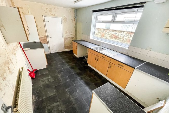 25 Highfield Avenue, Grimsby, North East Lincolnshire, DN32 0JG
 7