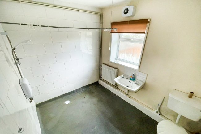 25 Highfield Avenue, Grimsby, North East Lincolnshire, DN32 0JG
 7