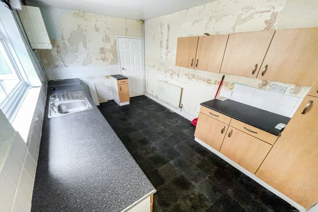 25 Highfield Avenue, Grimsby, North East Lincolnshire, DN32 0JG
 7