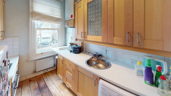 Flat 2, 25 Grove Park Gardens, Chiswick, London W4 3RY
 7