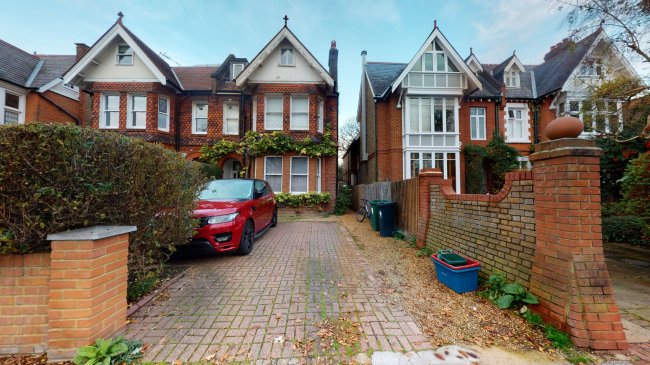 Flat 2, 25 Grove Park Gardens, Chiswick, London W4 3RY
 7