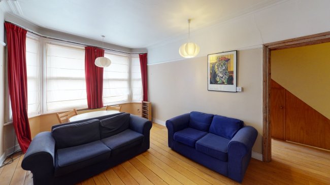 Flat 2, 25 Grove Park Gardens, Chiswick, London W4 3RY
 7