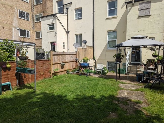 Lower Ground Floor /Basement Flat, 130 Lower Addiscombe Road, Croydon, Surrey CR0 6AE 7