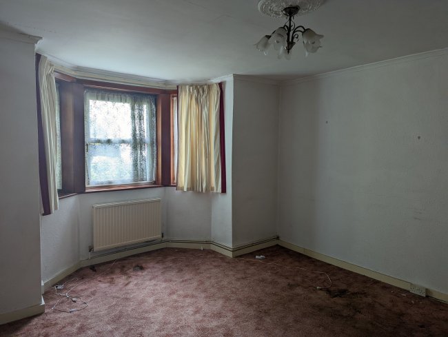 Lower Ground Floor /Basement Flat, 130 Lower Addiscombe Road, Croydon, Surrey CR0 6AE 7
