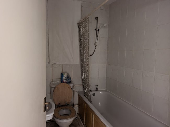 Lower Ground Floor /Basement Flat, 130 Lower Addiscombe Road, Croydon, Surrey CR0 6AE 7