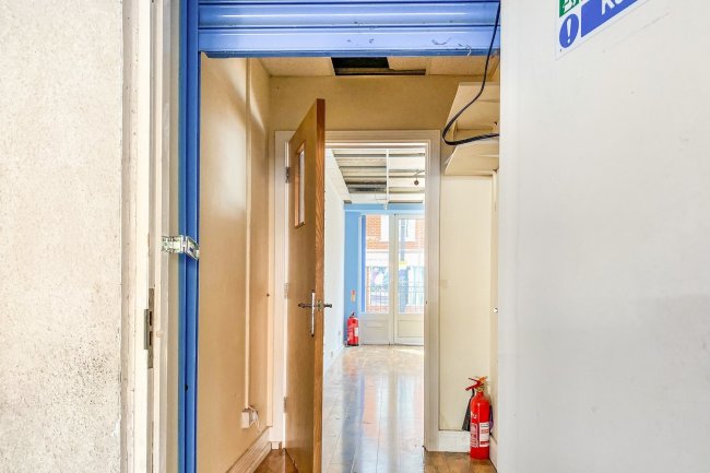 201 High Street, Crowthorne, Berkshire RG45 7AQ 1