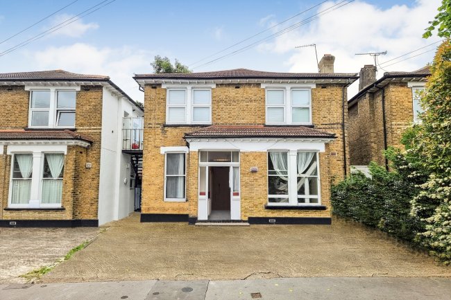 110D Clyde Road, Croydon, Surrey CR0 6SW 8