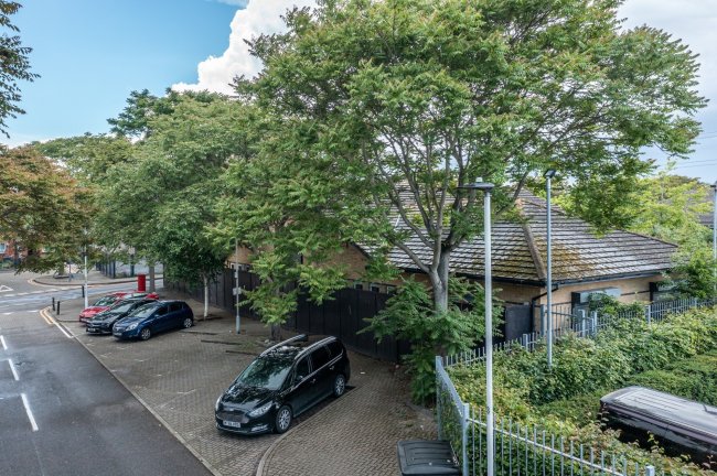 Community Centre, 18 Warwall, Winsor Park, Beckton, London E6 6WG 3