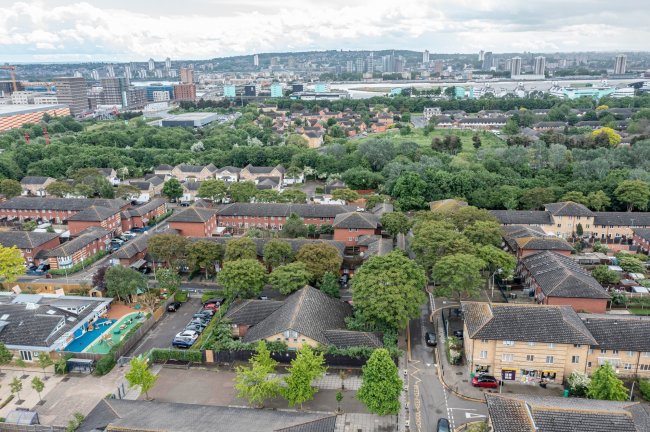 Community Centre, 18 Warwall, Winsor Park, Beckton, London E6 6WG 3