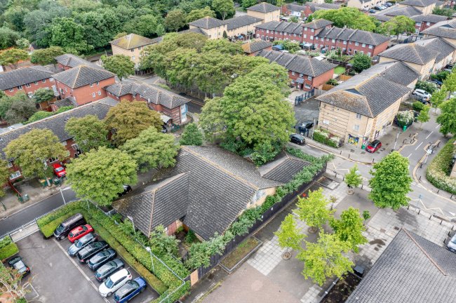 Community Centre, 18 Warwall, Winsor Park, Beckton, London E6 6WG 3