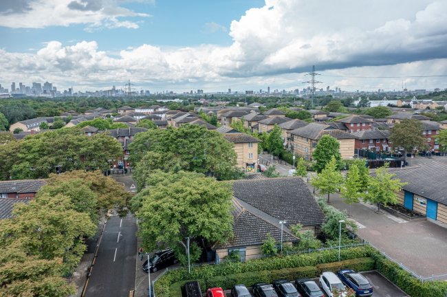 Community Centre, 18 Warwall, Winsor Park, Beckton, London E6 6WG 3