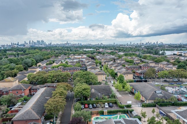 Community Centre, 18 Warwall, Winsor Park, Beckton, London E6 6WG 3