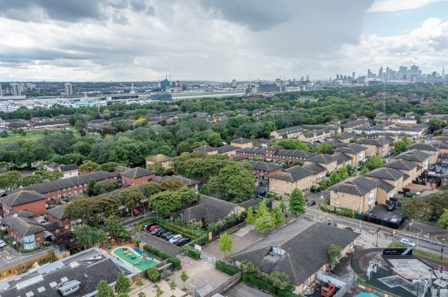 Community Centre, 18 Warwall, Winsor Park, Beckton, London E6 6WG 3