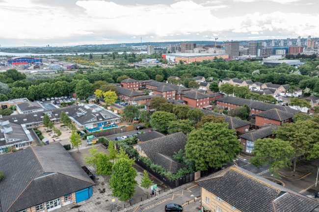 Community Centre, 18 Warwall, Winsor Park, Beckton, London E6 6WG 3