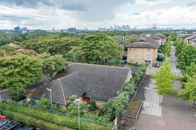 Community Centre, 18 Warwall, Winsor Park, Beckton, London E6 6WG 3