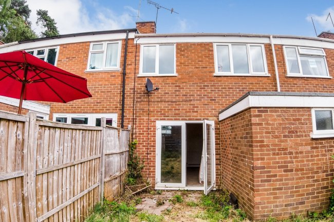 192 Pinewood Park, Farnborough, Hampshire, GU14 9LG 6