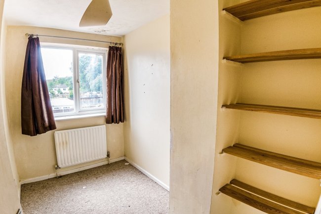 192 Pinewood Park, Farnborough, Hampshire, GU14 9LG 6