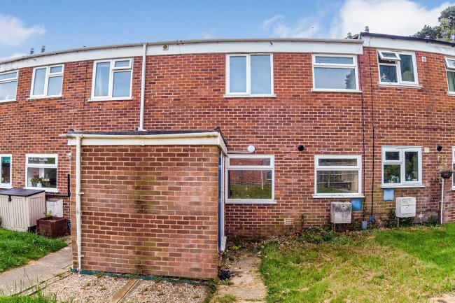 192 Pinewood Park, Farnborough, Hampshire, GU14 9LG 6