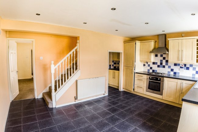 192 Pinewood Park, Farnborough, Hampshire, GU14 9LG 6