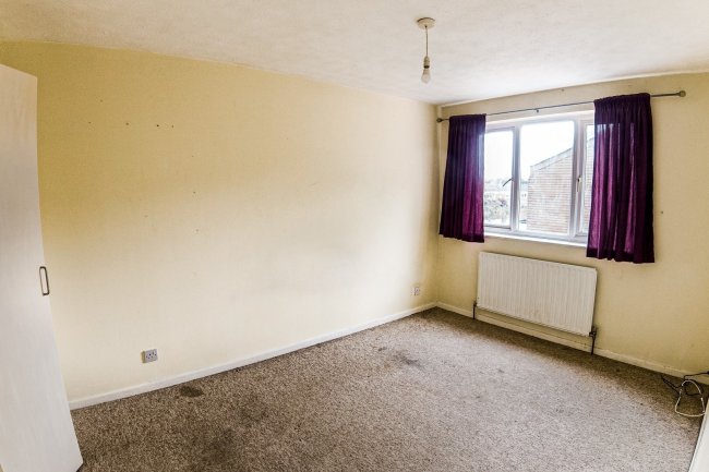 192 Pinewood Park, Farnborough, Hampshire, GU14 9LG 6