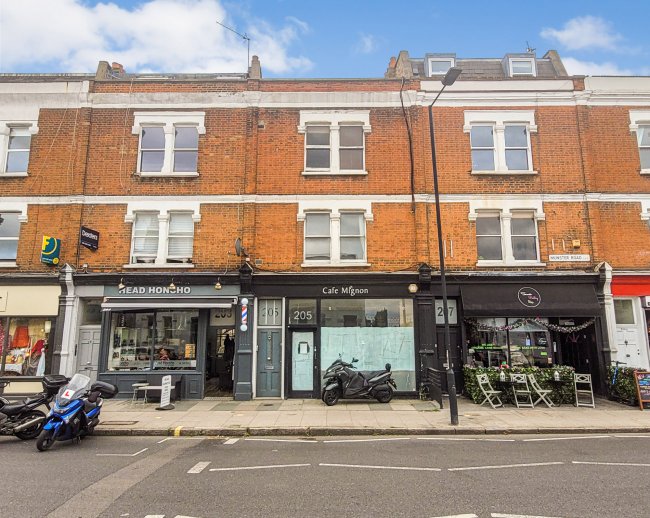 205 Munster Road, Fulham, London SW6 6BX
 2