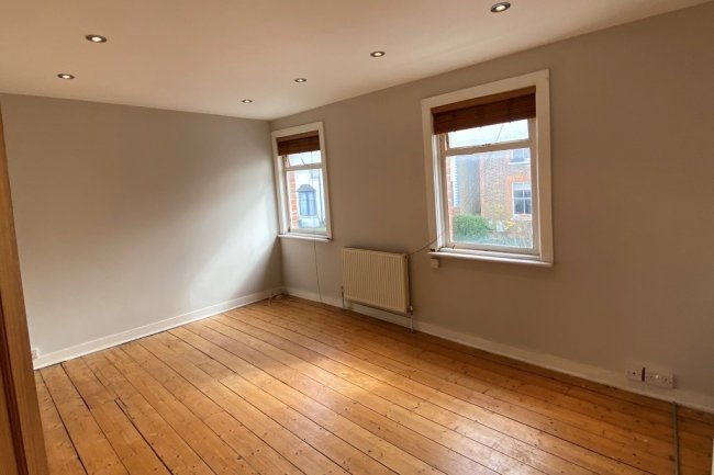 86 Lesbourne Road, Reigate, Surrey RH2 7JX 8