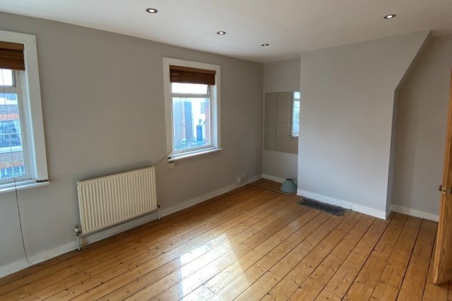 86 Lesbourne Road, Reigate, Surrey RH2 7JX 8