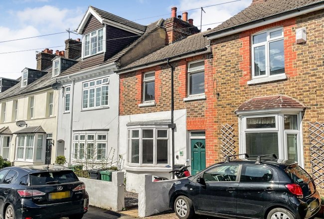 86 Lesbourne Road, Reigate, Surrey RH2 7JX 8