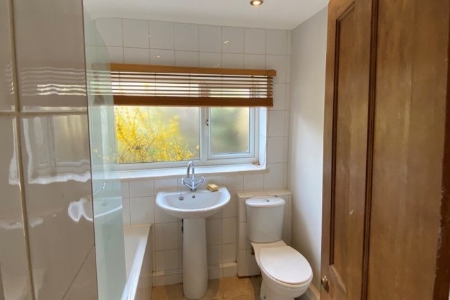 86 Lesbourne Road, Reigate, Surrey RH2 7JX 8