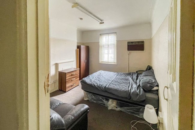 833-835A Longbridge Road, Dagenham, Essex RM8 2DA 3