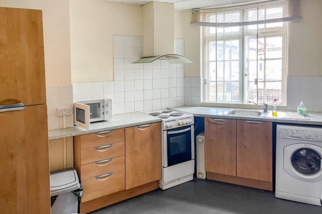 833-835A Longbridge Road, Dagenham, Essex RM8 2DA 3