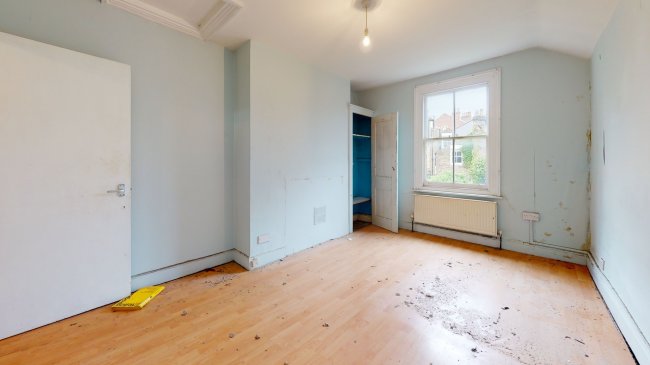 7C Eckstein Road, Clapham, London SW11 1QE  4