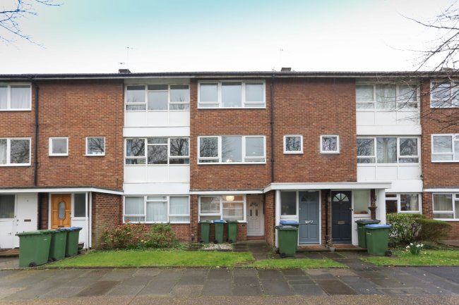 8 Courtlands Avenue, Lee, London, SE12 8HZ 1